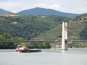 pont suspendu sur le Rhône